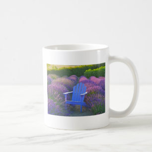 Taza de café del campo de la lavanda