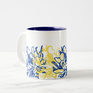 Taza de café del cirio de floración de noche