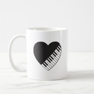Taza de café del corazón del piano