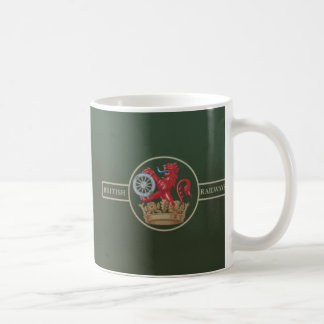 Taza De Café Del Dartboard de los ferrocarriles escudo
