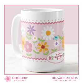 Taza de café del día de San Valentín con flores ro