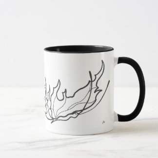 taza de café del dibujo lineal de la mariposa