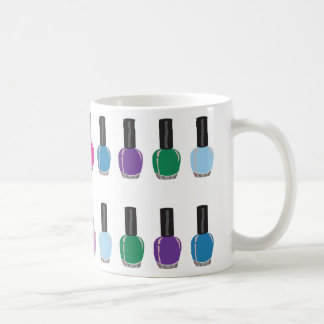 Taza de café del esmalte de uñas