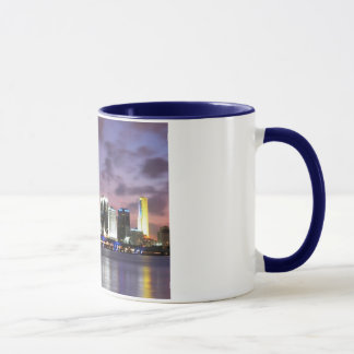 Taza de café del horizonte de la tarde de Miami