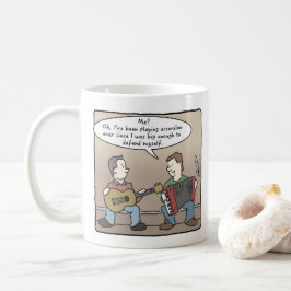Taza de café del jugador del acordeón