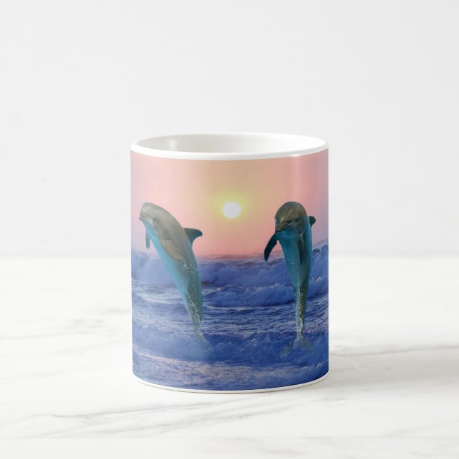 Taza De Café Delfines botánicos al amanecer (Centro)