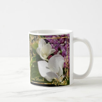 Taza De Café Delicadas flores blancas con borde dorado