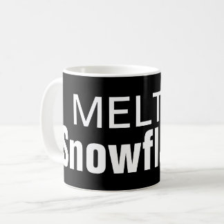 Taza de café derretida de los copos de nieve