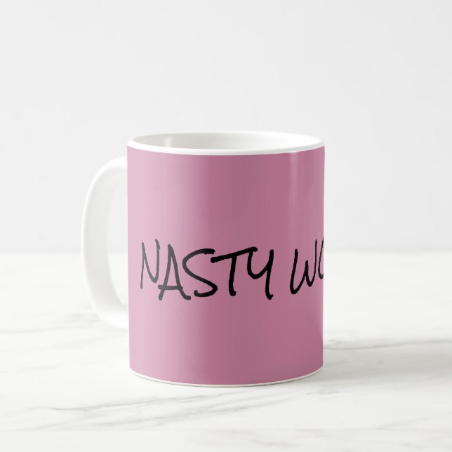 Taza de café desagradable del rosa de la mujer (Anverso izquierdo)
