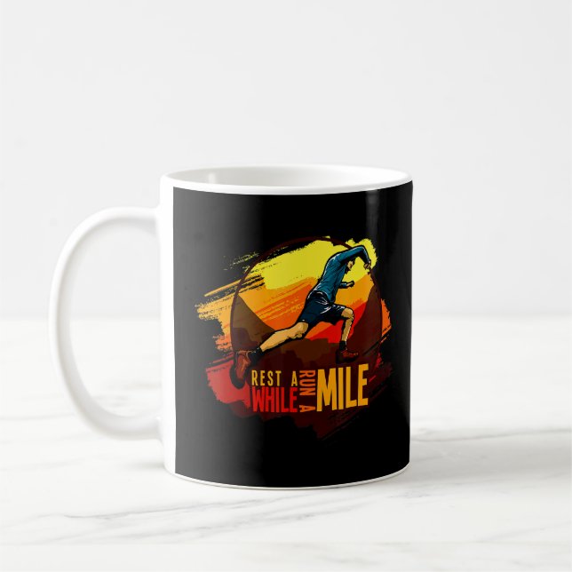 Taza De Café Descanse un rato correr Mile Trailrunner (Izquierda)