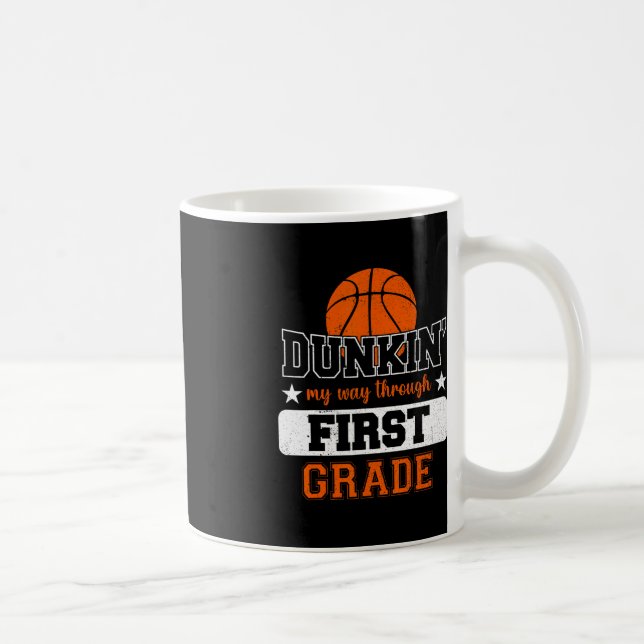 Taza De Café Descascarando mi camino a través del baloncesto de (Derecha)