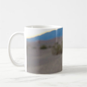 TAZA DE CAFÉ DESIERTO DURANTE LA NOCHE