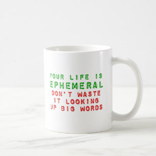 Taza De Café Desperdiciando la Vida Buscando Palabras Grandes T