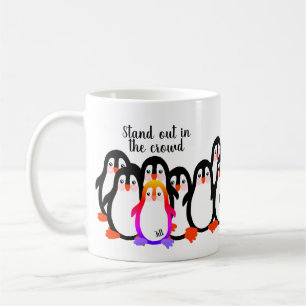 Taza De Café Destacar en el pingüino de la multitud