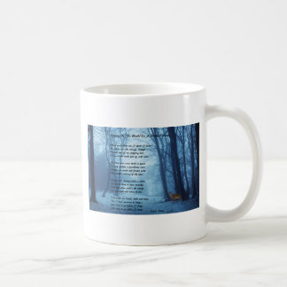 Taza De Café Detención por las maderas cerca: Robert Frost