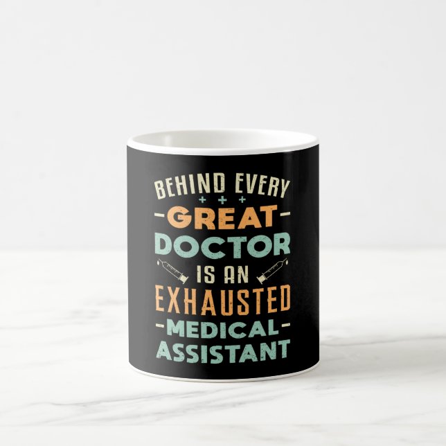 Taza De Café Detrás de cada gran asistente médico Médica Funny (Centro)