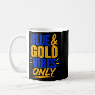Taza De Café Día de juego con espíritu escolar solo vibraciones