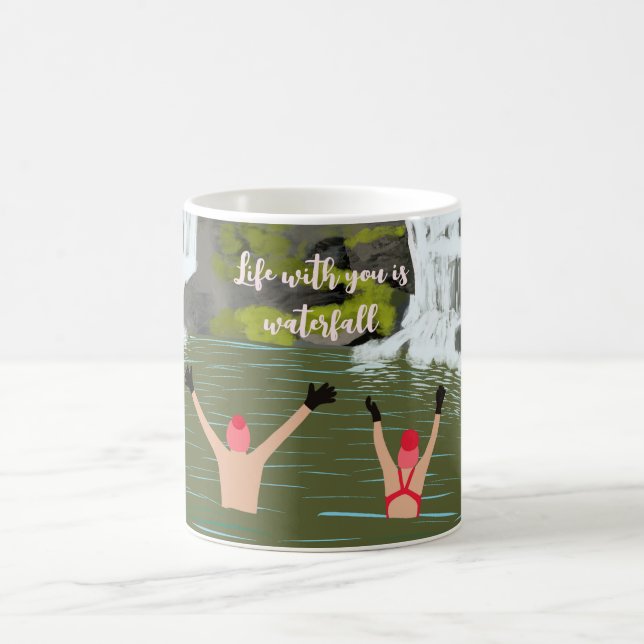 Taza De Café Día de San Valentín de cascada divertida nadando (Centro)