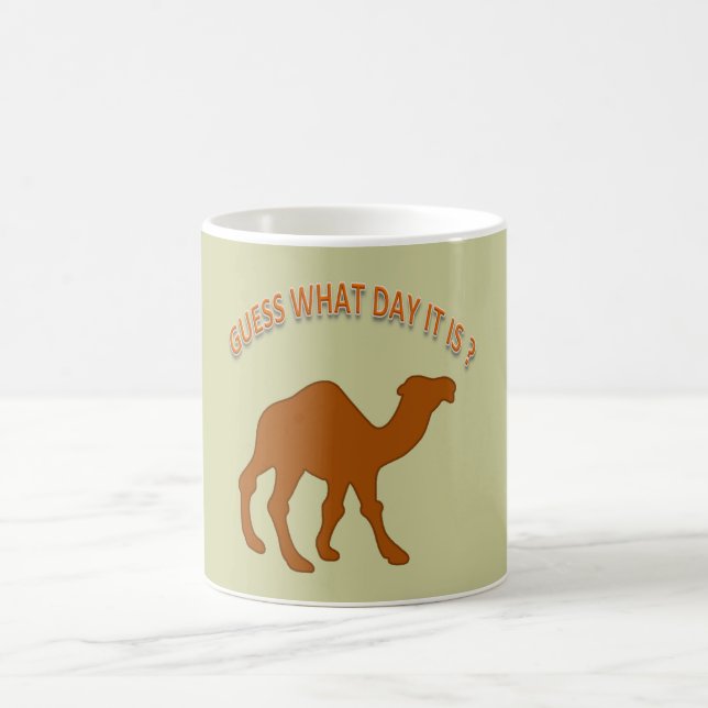 Taza De Café Día del Hump - ¿Adivinan qué día es? -Taza (Centro)