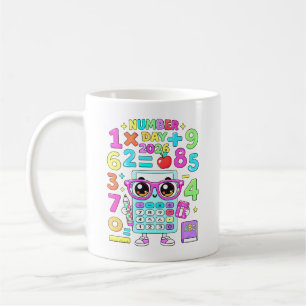 Taza De Café Día del Número 2026 Diseño de Calculadora Matemáti