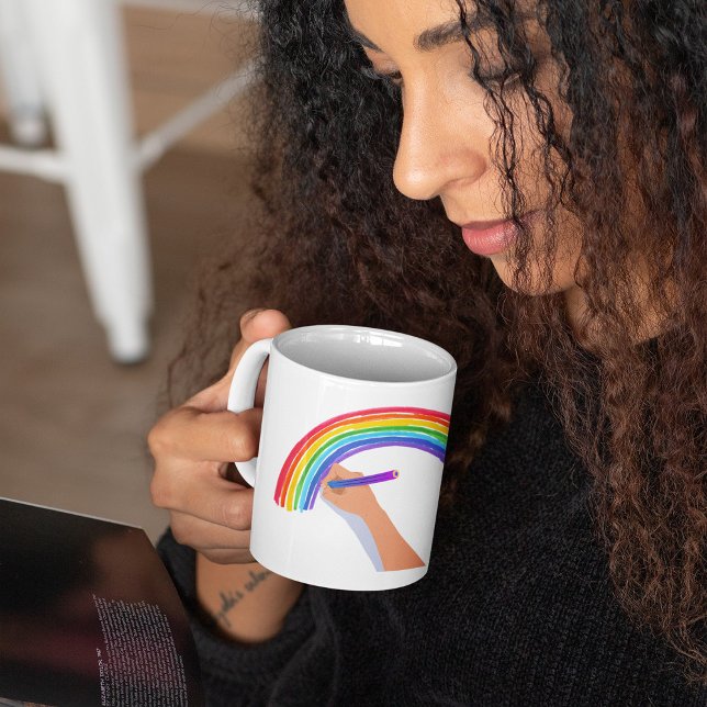 Taza De Café Dibujando un arco iris (Subido por el creador)