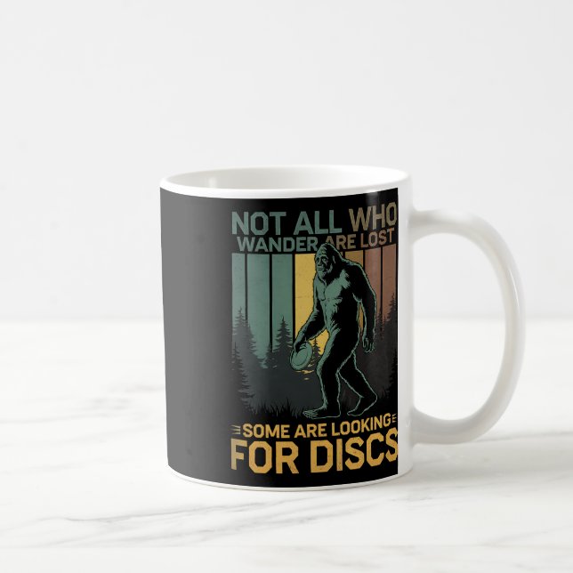 Taza De Café Disc Golf Sasquatch Bigfoot Disc Golfer Funny Disc (Derecha)