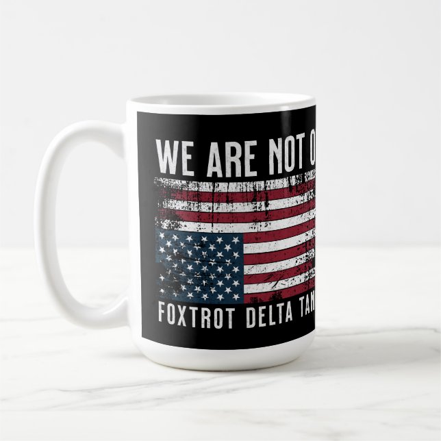 Taza De Café Diseño de bandera anti Trump, no estamos bien (Izquierda)