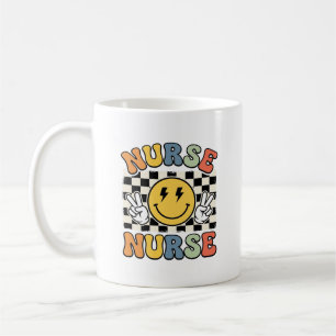 Taza De Café Diseño de camisa a cuadros sonriente de enfermera 