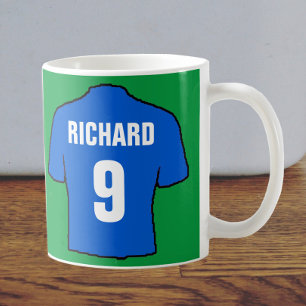 Taza De Café Diseño de camisas de fútbol en azul.