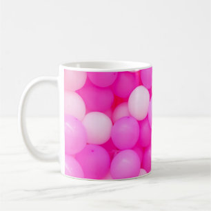 Taza De Café Diseño de fondo festivo de globos rosados.