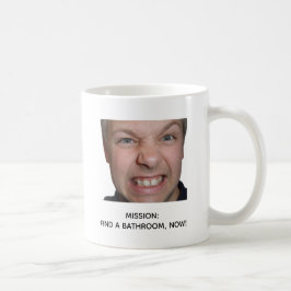 Taza De Café Diseño de meme de pánico en el baño con misión div