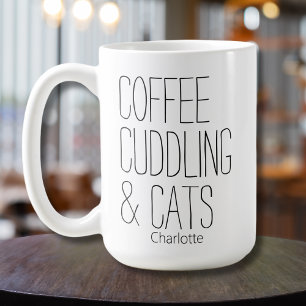 Taza De Café Diseño de nombre editable de gatos acorralando caf
