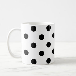 Taza De Café Diseño de puntos polacos de fondo blanco