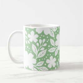 Taza De Café Diseño floral blanco sobre fondo verde suave
