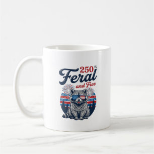 Taza De Café Diseño vectorial patriótico de mapache salvaje 250