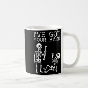 Taza De Café Disfraz de esqueletos de Halloween Tengo Tu Espald