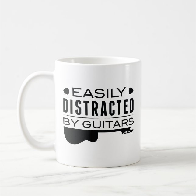 Taza De Café Distraído Fácilmente Por Los Guitares (Izquierda)