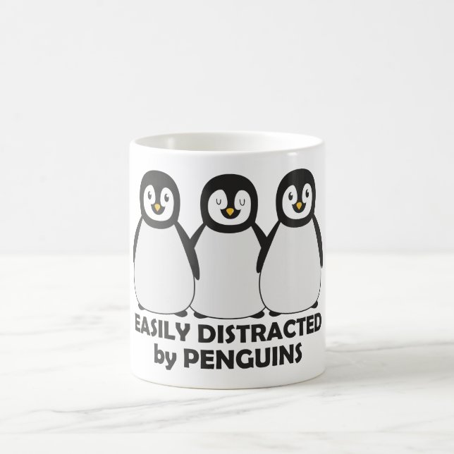 Taza De Café Distraído fácilmente por los pingüinos (Centro)