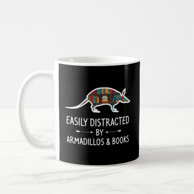 Taza De Café Distraídos Fácilmente Por Los Libros De Armadillos (Izquierda)