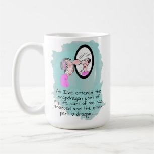 Taza De Café Divertida anciana luciendo vidrio
