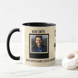 Taza de café divertida bajo vigilancia – Dependenc