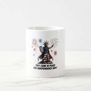 Taza De Café Divertida Celebración del 4 de Julio del Alien Lib