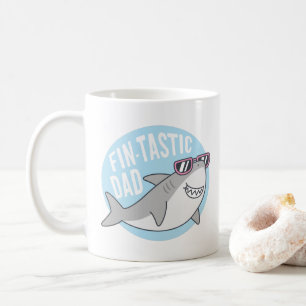Taza de café divertida con un tiburón padre genial