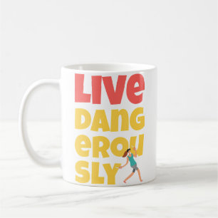 Taza De Café Divertido Corriendo Con Tijeras Vive Peligrosament