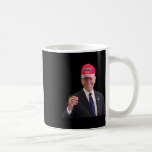 Taza De Café Divertido Joe Biden se pone la gorra Trump 2024