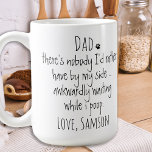Taza De Café Divertido papá de perro personalizado<br><div class="desc">Sorprende a Dog Dad por su cumpleaños o cualquier ocasión con este super lindo perro papá mug . Papá... ¡No hay nadie que prefiera tener a mi lado, esperando torpemente mientras cago! ¡Hace un regalo perfecto al perro! Personaliza con el nombre del perro. Diseño a ambos lados de la taza....</div>