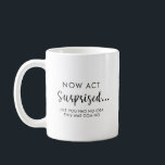 Taza De Café Divertido ¿Quieres ser mi propuesta de dama de hon<br><div class="desc">Sorprende a tus mejores amigas con una divertida y elegante propuesta de dama de honor utilizando esta elegante taza de café. Con un diseño de caligrafía de letra script negra y elegante, esta taza añade un toque de humor y sofisticación a tus regalos para la fiesta nupcial. Con la frase...</div>