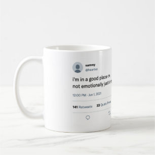 Taza De Café Divertido tuiteo en un departamento en la residenc