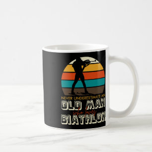Taza De Café Divertidos amantes del esquí de invierno en Biathl