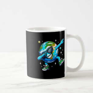 Taza De Café Divertidos niños del Día de la Tierra bailando Dan